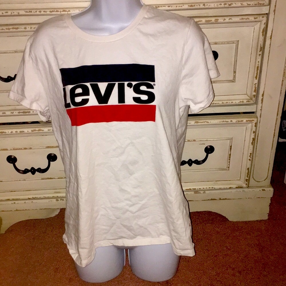 Levi’s t-shirt
